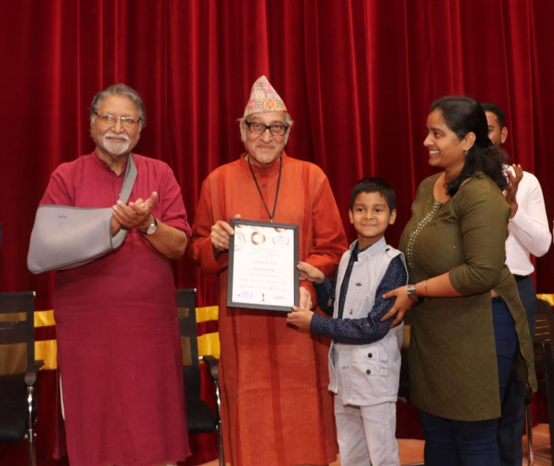 Vikram Gokhale & Mohan Agashe Felicitating Team Saapshidi